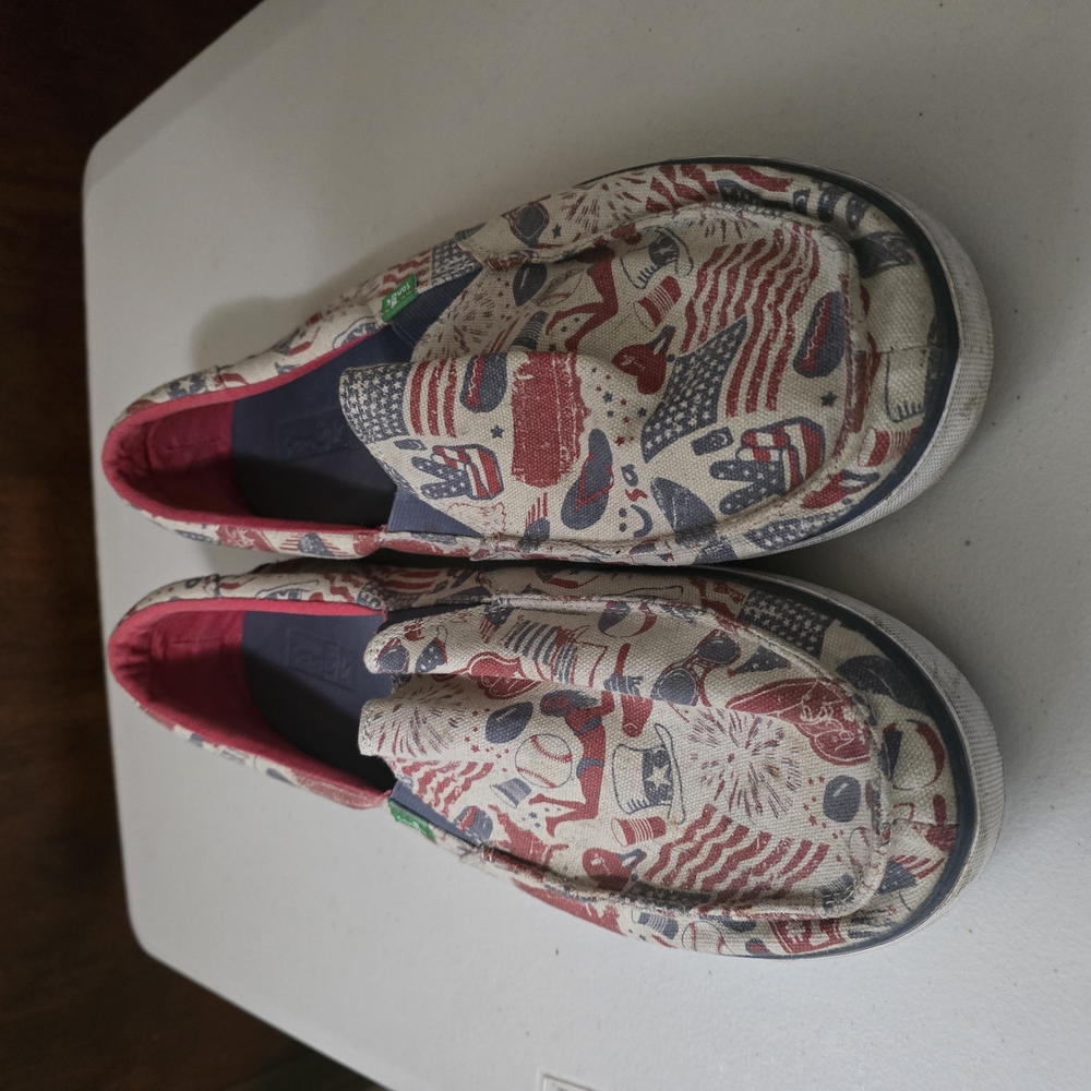 Sanuk Donna Patriot American Icon Shoe. Patterned Slip-On Shoes - Red and Blue